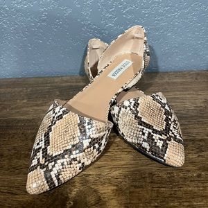 Steve Madden snake skin pointed flats